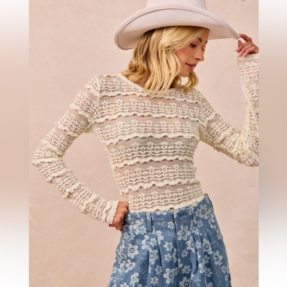 NWT BIBI FLOWER LACE TOP - Picture 3 of 7